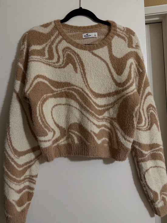 Hollister Sweaters - Hollister Cream & Tan Swirl Fuzzy Sweater